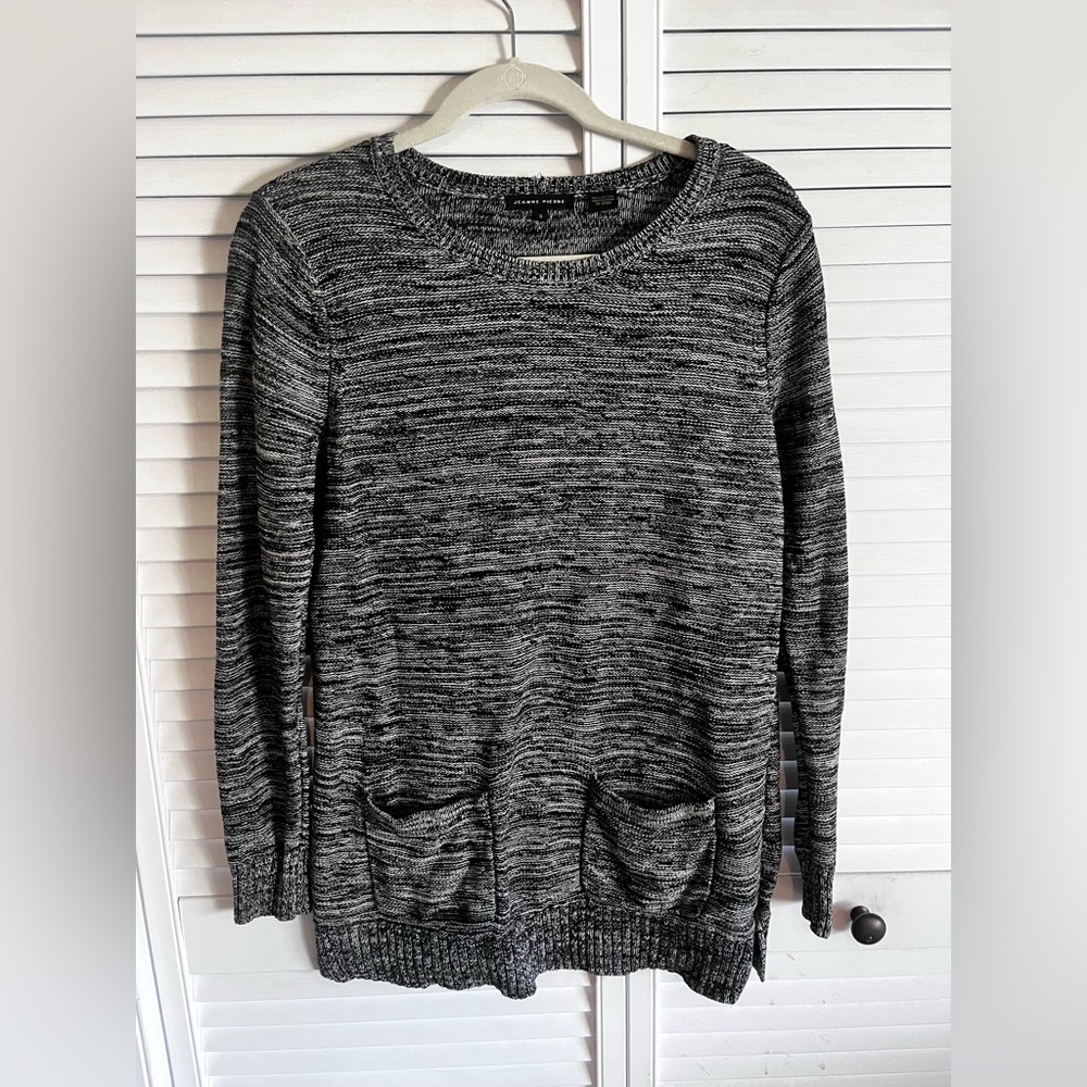 JEANNE PIERRE Black and Gray Crew Neck Sweater